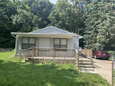 Main picture of 646 S Clemens Ave