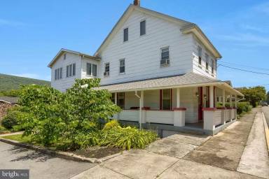 Main picture of 803 Main St