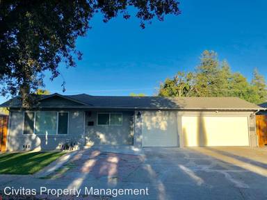 Main picture of 726 Golden Oak Dr