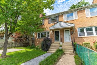 Main picture of 3 Groves Ave