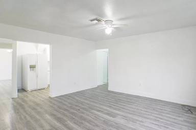 Main picture of 900 Leeland Heights Blvd W