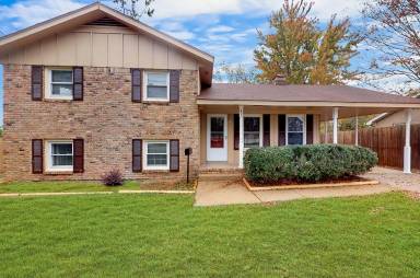 Main picture of 406 Drake Ave SW