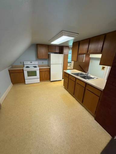 Main picture of 104 Hall St