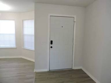 Main picture of 6439 Dallas Ave