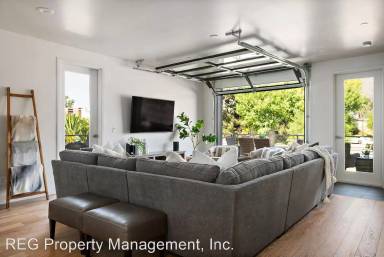 Main picture of 2375 Victoria Ave