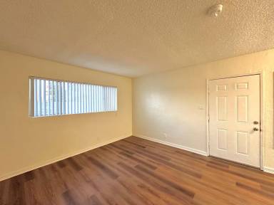 Main picture of 633 1/2 W 78th St