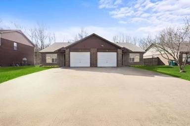 Main picture of 2404 Sam St