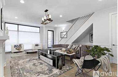 Main picture of 2416 W Addison St