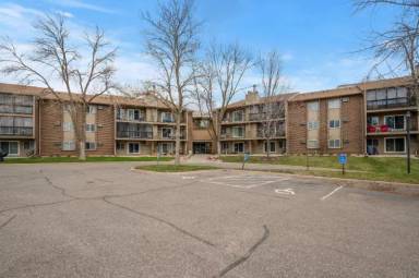 Main picture of 3850 Plymouth Blvd