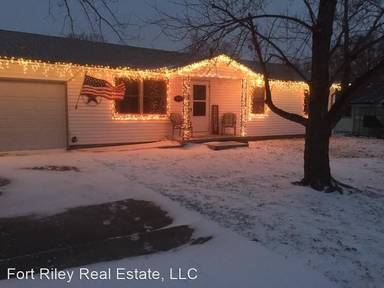 Main picture of 904 Knollwood St