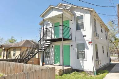 Main picture of 505 1/2-1 32 St