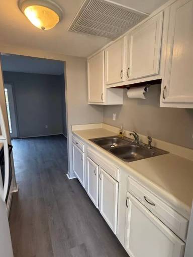 Main picture of 6826 Emerald Ave