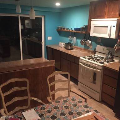 Main picture of 2202 Oak Rd