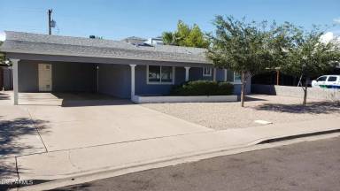 Main picture of 1654 N Queensbury