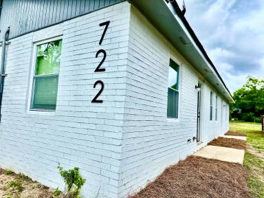 Main picture of 722 Key St