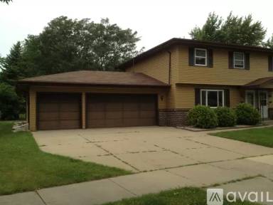 Main picture of 2421 S Schaefer St