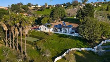Main picture of 210 S Ridge Dr