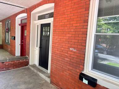 Main picture of 227 Emerald St