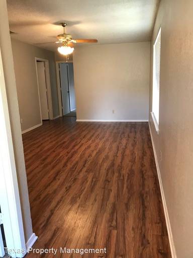 Main picture of 403 Rockcrest Dr
