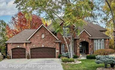 Main picture of 1601 S 179th St