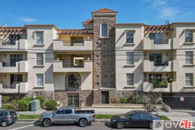Main picture of 12407 Moorpark St