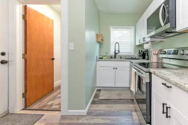 Main picture of 321 W Lapeer St