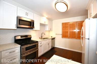 Main picture of 137 E Bowling Grn