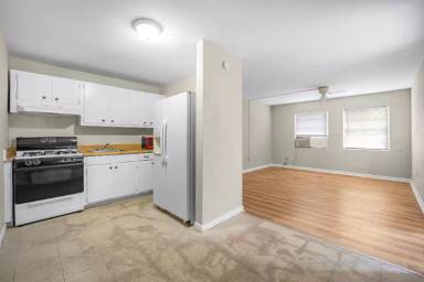 Main picture of Palm Court Apartments