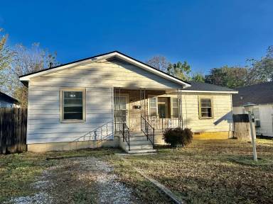 Main picture of 422 W 8th St