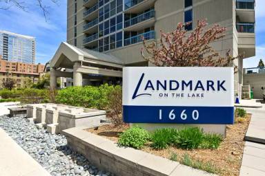 Main picture of Landmark on the Lake