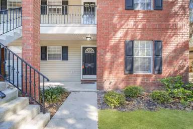 Main picture of 211 Edgewater Rd