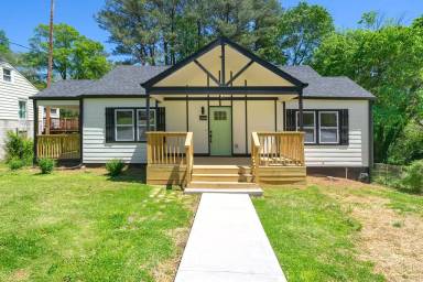 Main picture of 2658 Blount St