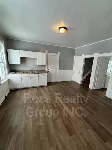 Main picture of 3156 Elm St