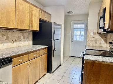 Main picture of 9621 Siegen Ln