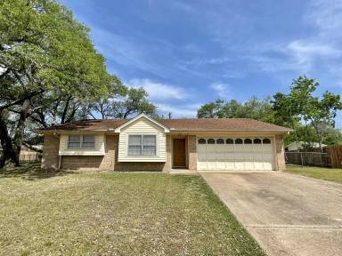 Main picture of 2801 Burr Oaks Cir