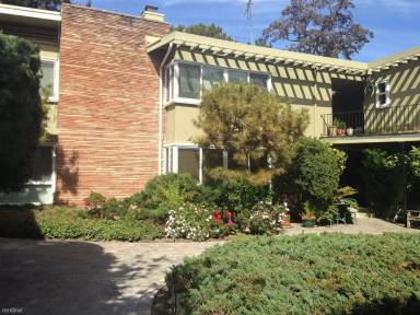 Main picture of 430 Ravenswood Ave