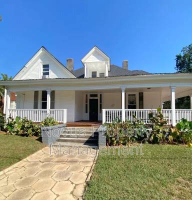 Main picture of 302 Cedar St