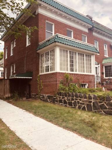Main picture of 800 E 33rd St