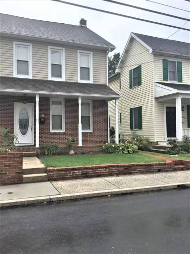 Main picture of 10 E Green St