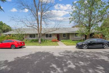 Main picture of 2927 Salem St