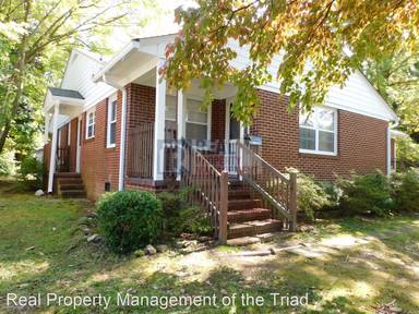 Main picture of 400 E Lake Dr