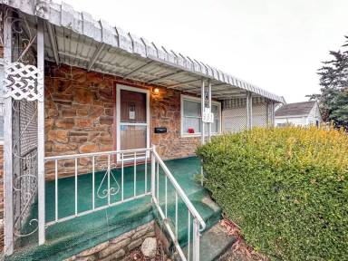 Main picture of 551 Leeds Ave