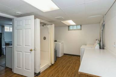 Main picture of 728 E College St