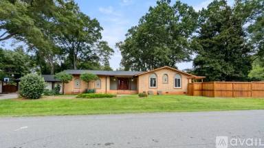 Main picture of 5745 Riviere Dr
