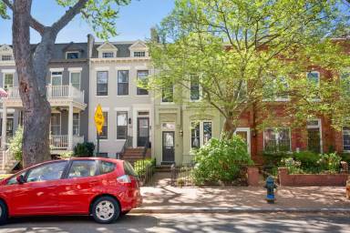 Main picture of 228 9th St NE