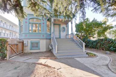 Main picture of 353 S 4th St