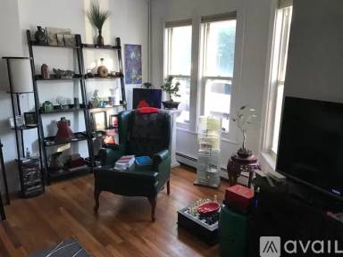 Main picture of 66 Riverside St