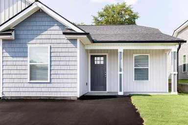 Main picture of 704 Lamina Dr
