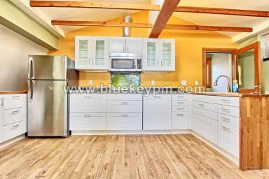 Main picture of 706 W 17th St