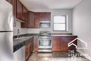 Main picture of 920 W Belle Plaine Ave